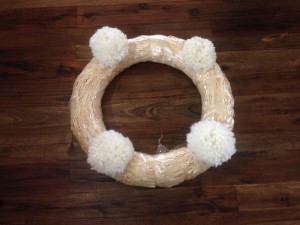 DIY Anthropologie inspired wreath. This wool pom pom wreath is perfect for th holidays. It's so beautiful-make it any color you want! Click here for a full tutorial.